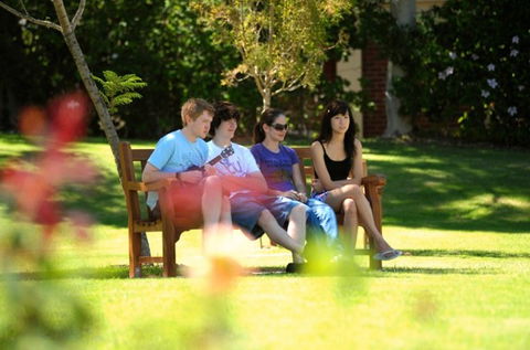 St Thomas More College - Education NSW 1