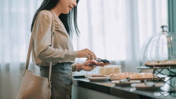 Crowded airport lounges force airlines to rethink future of travel perks for fliers Education NSW