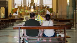 Tourist's church clothing hack leaves travelers sharply divided over sacred-site etiquette Education NSW
