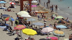 Violent brawl over lounge chairs at famous beach leaves one man dead, others facing charges Education NSW